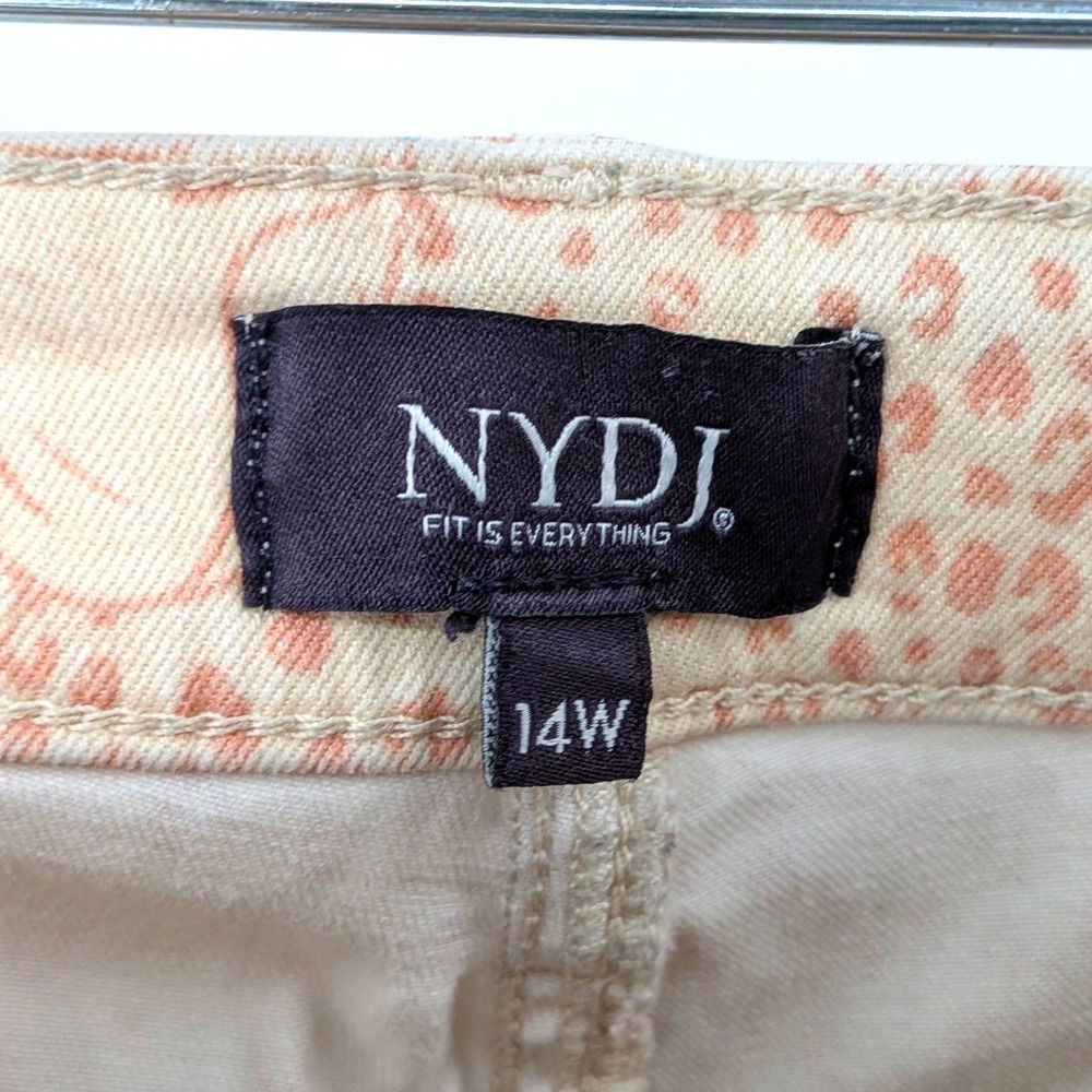 NYDJ Printed Denim Shorts Floral Leopard Mid Rise Stretch Women 14W - Picture 3 of 8